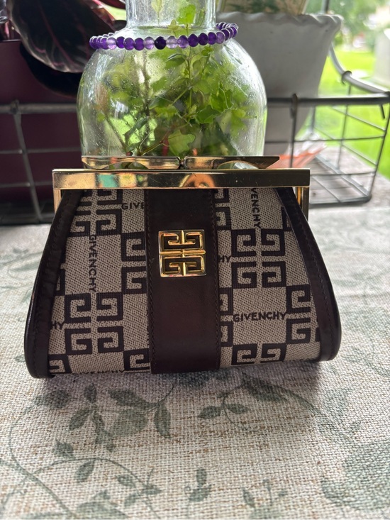 Givenchy Handbags - Vintage Authetic Givenchy Kiss Lock Change Purse